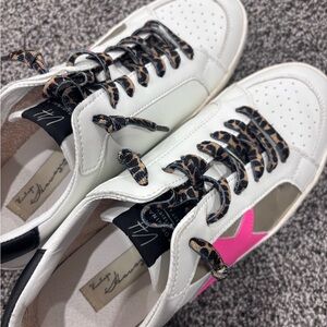 White Women's Leather Sneakers with Pink Star Accent